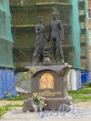 Памятник святым великомученикам императору Николаю II и императрице Александре Федоровне. Фото 30 мая 2013 г.