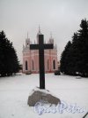 Чесменское кладбище. Мемориальный крест со стророны кладбища