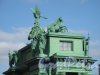 Нарвские Триумфальные ворота. Фронтон сбоку. Фото апрель 2012 г.