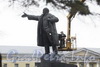 Памятник Ленину у Финляндского вокзала после акта вандализма 01.04.09. Фото с сайта «Мой район»