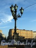 Фонарь у памятника Николаю I на Исаакиевской площади. Фото июль 2009 г.
