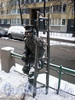 Одесская ул., д. 1. Памятник фонарщику. Фото февраль 2009 г.