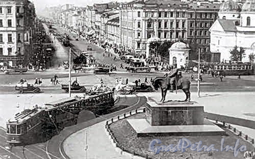Памятник Александру III на площади Восстания. Фото 1920-1930-х годов.