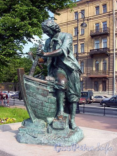 Памятник Петру I на Адмиралтейской набережной («Царь-плотник»). Фото июнь 2004 г.