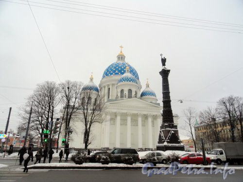 Колонна Славы у Троицкого собора. Фото февраль 2011 г.