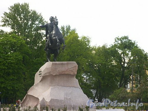 Памятник Петру I («Медный всадник») на Сенатской площади. Фото июнь 2004 г.