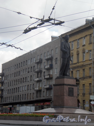 Памятник Калинину М.И. на площади Калинина. Фото 2008 г.