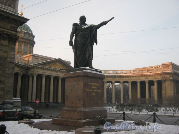 Памятник князю М.И.Кутузову-Смоленскому. Вид со стороны Невского пр. Фото февраль 2012 г. 