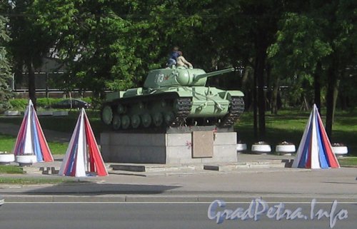 Памятник «Танк-Победитель». Фото 29 мая 2012г. 