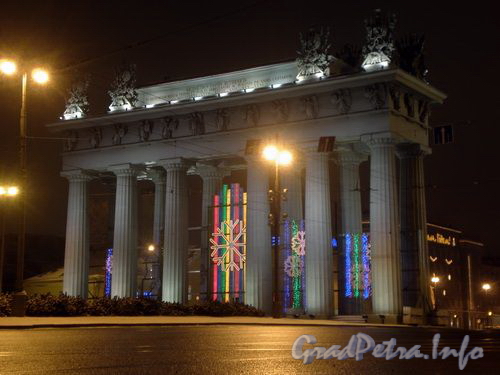 Ночное оформление Московских  Триумфальных Ворот