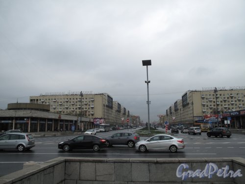 Вид на Московский проспект с верхней площадки монумента героическим защитникам Ленинграда.
