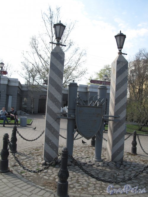 Памятный знак «Московская Застава» на площади Московских ворот. 2005