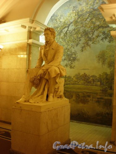 Памятник Пушкину на станции метро Пушкинская. 2009 г.