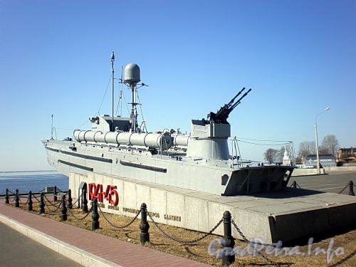 Монумент торпедным катерам Балтики на территории выставочного комплекса «Ленэкспо». Фото апрель 2009 г.
