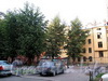 Сквер с детской площадкой перед домом 34 по Можайской улице. Фото август 2010 г.