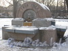 Закрытый на зиму фонтан в Воронихинском сквере. Фото февраль 2012 г.