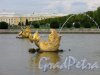 Верхний парк (Петергоф). Фонтан "Межеумный".  Вид на фонтан и Дворец. Фото сентябрь 2006 г.