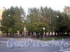 Сквер на углу улиц Черняховского и Роменской. Фото октябрь 2009 г.