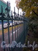 Фрагмент ограды Таврического сада со стороны Потемкинской улицы. Фото октябрь 2009 г.