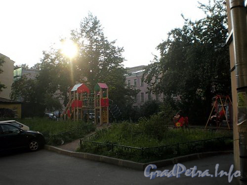 Сквер на месте дома 4 по улице Печатника Григорьева. Фото сентябрь 2009 г.