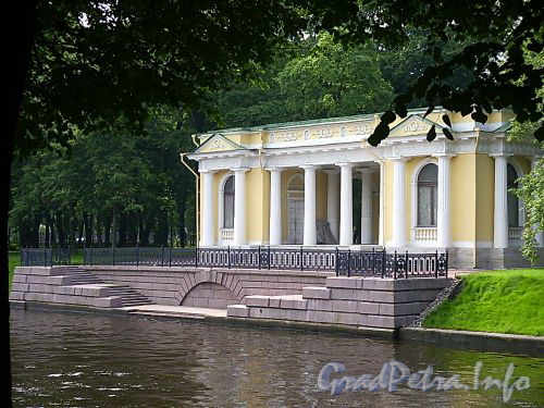 Павильон Росси в Михайловском саду. Фото июль 2004 г.