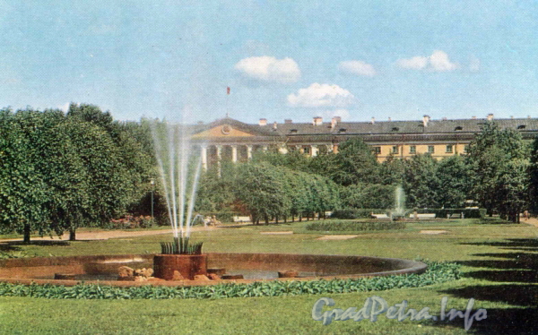 Сад Смольного. Почтовая открытка. Фото В. Стукалова. 1968 г.