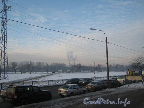Вид на Полежаевский парк от Петергофского шоссе. Фото февраль 2012 г.