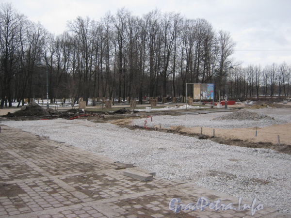 Реставрация дорожного покрытия в парке. Фото март 2012 г. со стороны Московского пр.