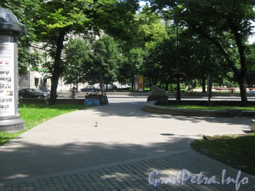 Сквер имени Андрея Петрова. Фото 7 июля 2012 г.
