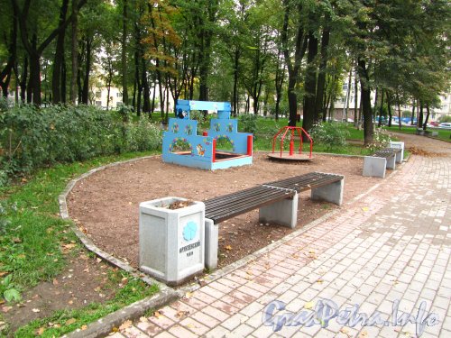 Воронежский сад. Детская площадка. Фото сентябрь 2012 года.
