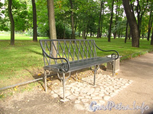 Михайловский сад. Скамейка в парке. Фото сентябрь 2012 г.