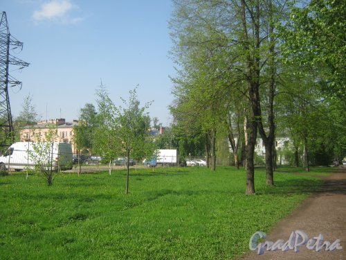 Парк (сад) Кирьяново. Вид в сторону Новоовсянниковской ул. Фото 18 мая 2013 г. 