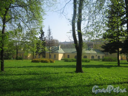 Парк (сад) Кирьяново. Вид в сторону дачи княгини Е. Дашковой. Фото 18 мая 2013 г.