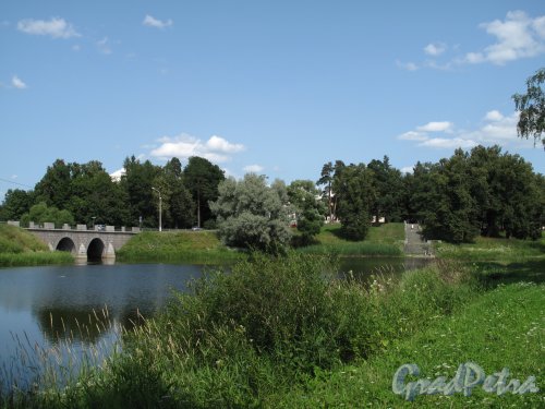 парк Мариенталь, Вид на Мариентальский пруд, Большой каменный мост и Мариентальскую лестницу. Фото 2013 г.