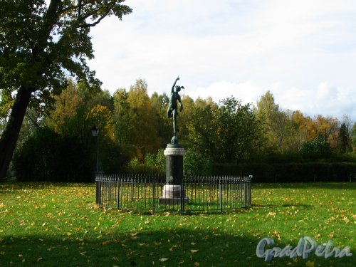 парк Павловский. Статуя "Меркурий". Фото сентябрь 2007 г.