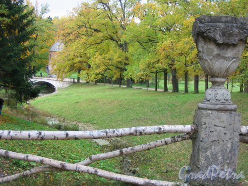 парк Павловский. Руинный каскад и Пиль Башня. Фото сентябрь 2007 г.