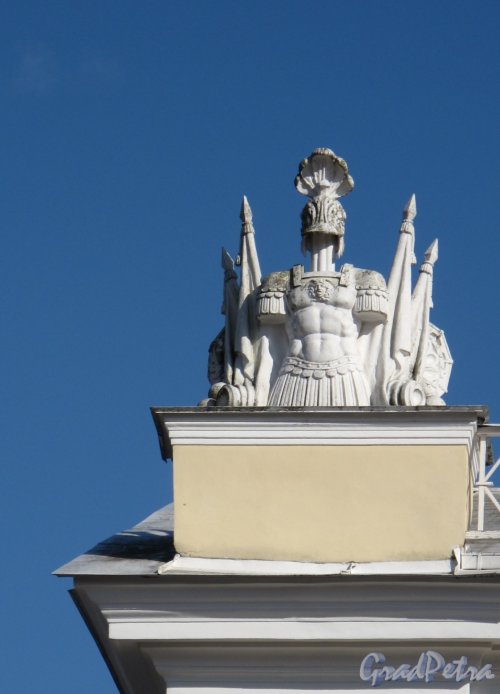парк Павловский. Дворец. Угловая композиция на крыше. Фото апрель 2012 г