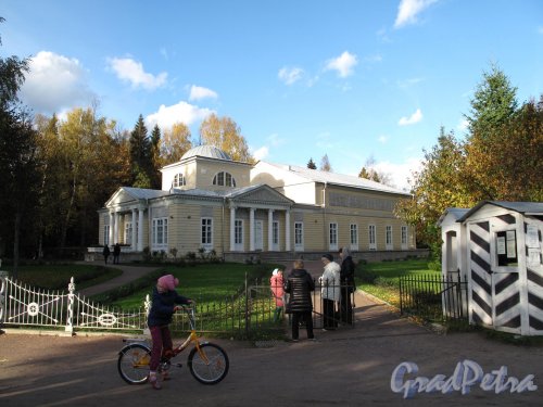 парк Павловский. Розовый павильон. Фото октябрь 2012 г