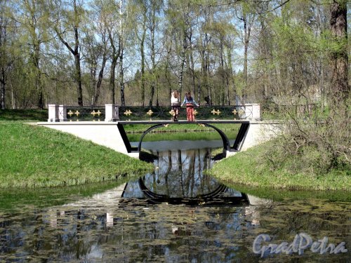 Екатерининский парк (г. Пушкин). Верхние пруды, мост. Фото май 2012 г.