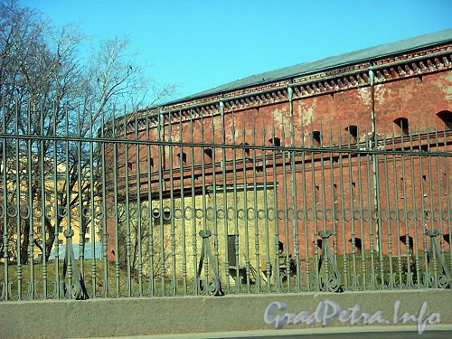 Ограда Музея Артиллерии со стороны Кронверкской набережной.