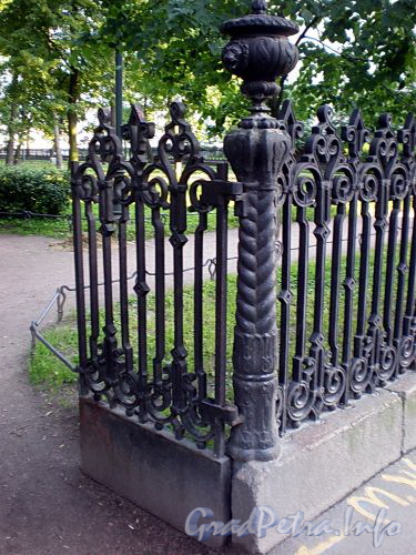 Калитка ограды Румянцевского сада. Фото июль 2009 г.