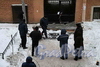 Климов пер., 8. Демонтаж балкона сотрудникамижКС-1. Фото 16 декабря 2010 года.