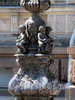 Соляной пер., д. 15. Фигуры путти на фонаре-торшере перед входом в музей. Фото август 2010 г.