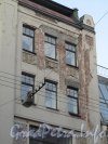 Апраксин пер., дом 6. Фрагмент фасада здания. Фото апрель 2012 года.