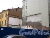 Иностранный пер., дом 6. Следы от снесенного правого, одноэтажного флигеля здания. Фото 28 февраля 2013 года.