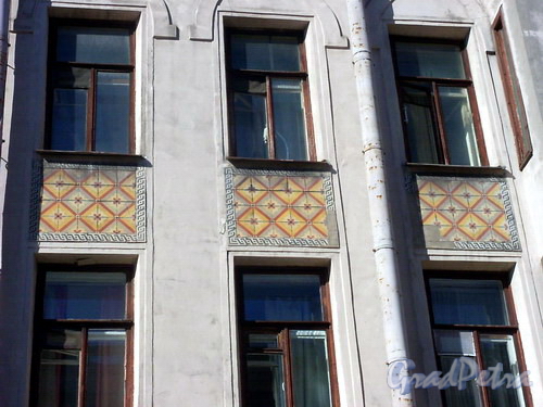 Басков пер., д. 36. Фрагмент фасада здания. Фото начала 2000-х годов.
