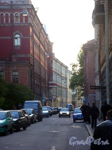 Перспектива Графского переулка от Владимирского проспекта в сторону улицы Рубинштейна.