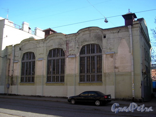 Дегтярный пер., д. 5, лит. А. Фасад правой части здания. Фото 2005 г.