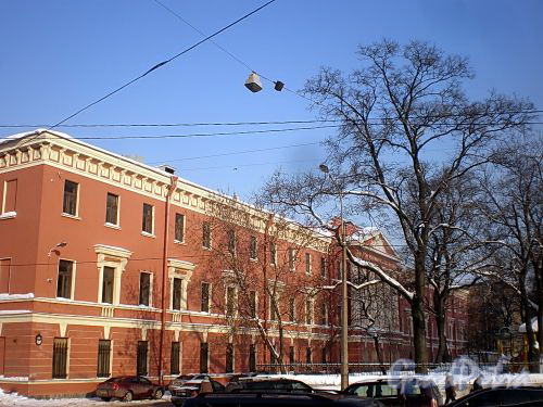 Лазаретный пер., д. 2. Главное здание госпиталя Семеновского полка. Фасад здания. Фото февраль 2010 г.
