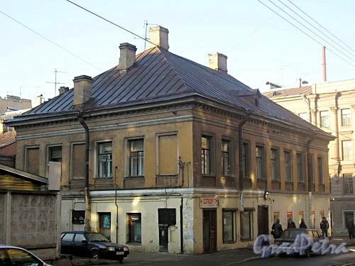 Кузнечный пер., д. 17. Фасад дома по Кузнечному пер.